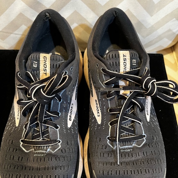 Brooks Ghost 13 size 9 gray and pink sneakers - Picture 6 of 9